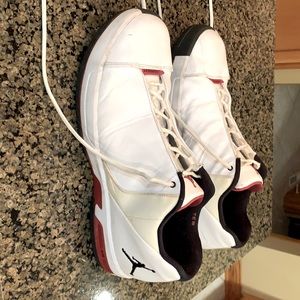 Jordan TE 3 Low – White/Black-Varsity Red